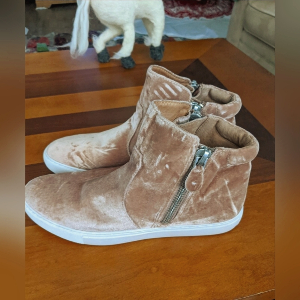 Pink velvet hightops 8